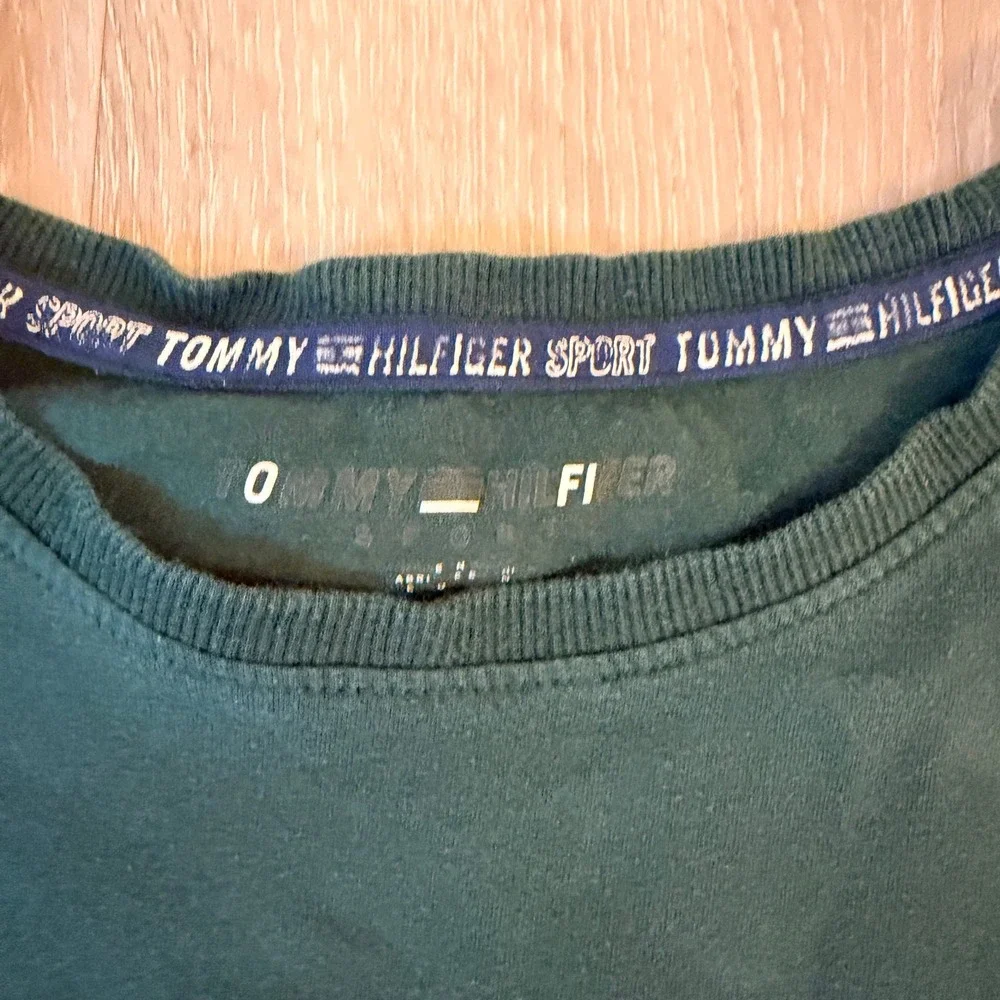 Tommy Hilfiger Sport Forest Green Logo Cropped T-Shirt Size M - Picture 5 of 5